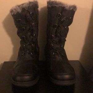 Womens water resistant snow boots